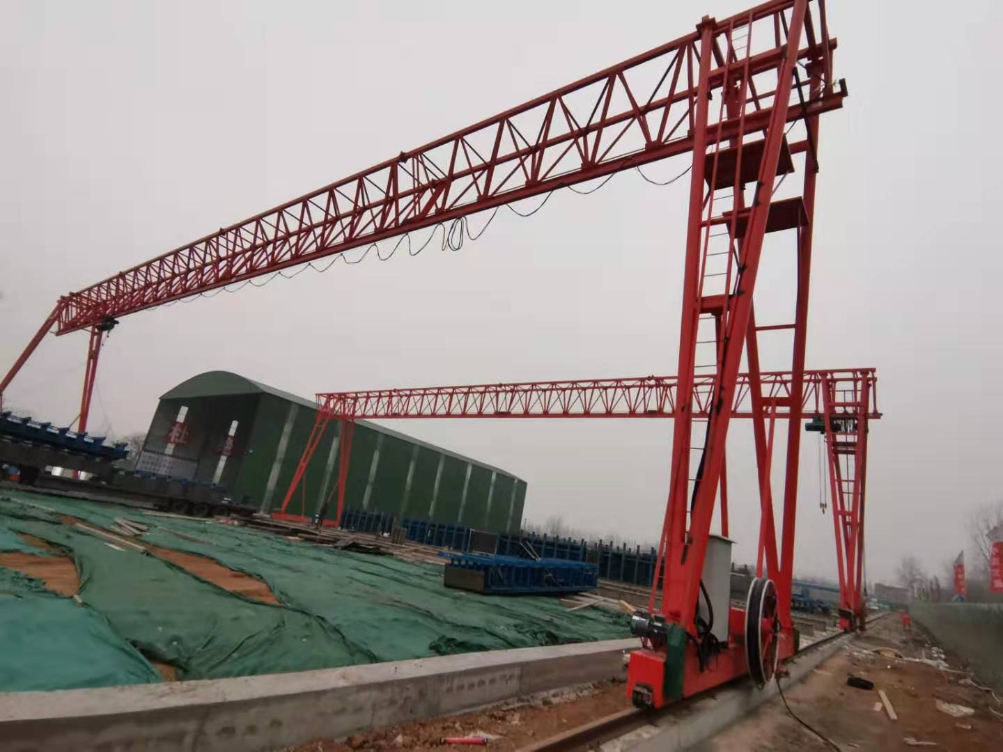 中國交建基礎(chǔ)建設(shè)集團(tuán)，310國道改擴(kuò)建洛陽新安段，ME90+90/10t-43m-9m一臺(tái)，MH10t-43m-9m-2臺(tái)，MH5t-22m-9m-1臺(tái)