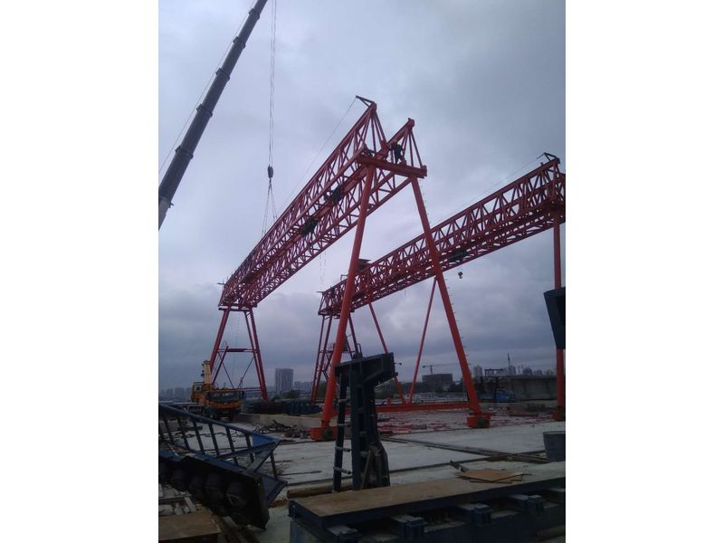 安徽明光至巢湖高速公路滁州段MC-LJ04標，采購高遠重型MG8010t-32m-9m龍門吊二臺、MH10t-32m-9龍門吊三臺生產(chǎn)中