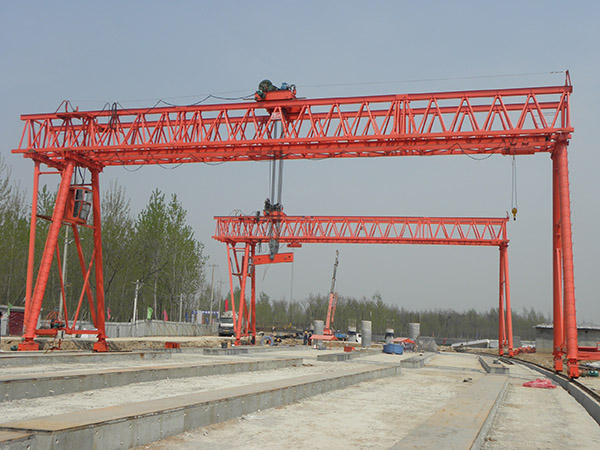 低價(jià)轉(zhuǎn)讓二手龍門吊在裝卸時(shí)應(yīng)當(dāng)注意哪些事項(xiàng)？