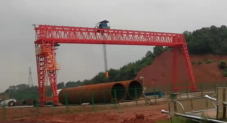 80t龍門吊租賃時(shí)如何調(diào)節(jié)軟啟動電機(jī)的振力