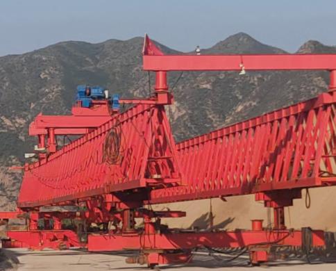 GYLQ200T-40M自平衡過跨架橋機(jī)在使用時(shí)有哪些優(yōu)點(diǎn)呢？