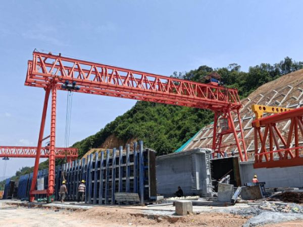 龍門吊門式起重機(jī)運(yùn)行過程中的安全操作規(guī)范有哪些?