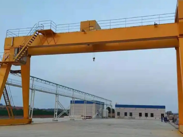 如何正確使用龍門吊門式起重機的限位器和保護裝置？